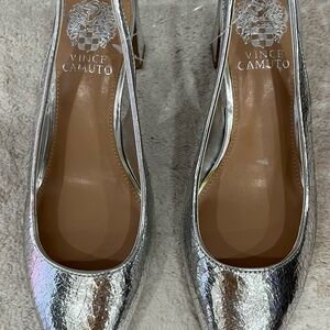 Vince Camuto Silver Crackled Slingback Heels Pointed Toe Block Heel – New